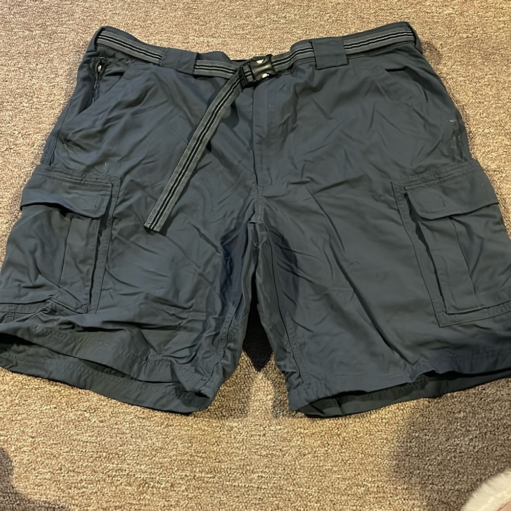 Like new men’s Duluth cargo shorts